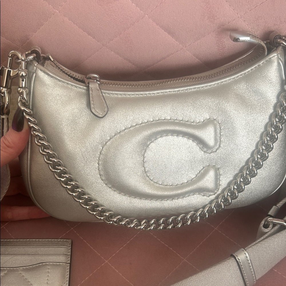 Coach Teri Metallic Silver Shoulder Bag and Cardholder Set - Picture 2 of 11
